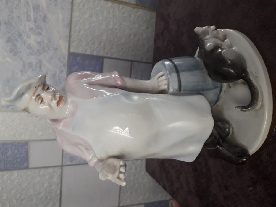 Фарфоравая статуэтка Кот и повар.