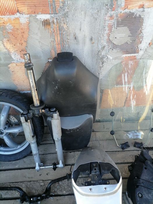 Части за aprilia scarabeo