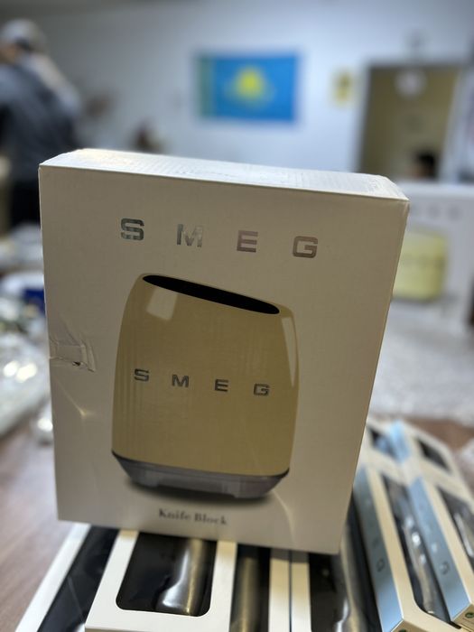 Smeg набор ножей бежевый