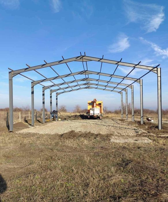 Vând structura metalica 10x20x4 200 mp cu prindere pe șuruburi 

5 fer
