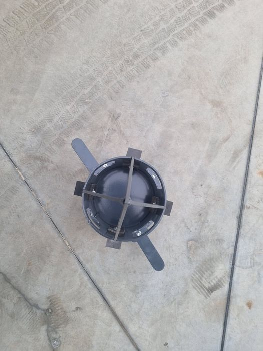 Con de metal pentru golire,  distribuitor îngrășăminte și cereale