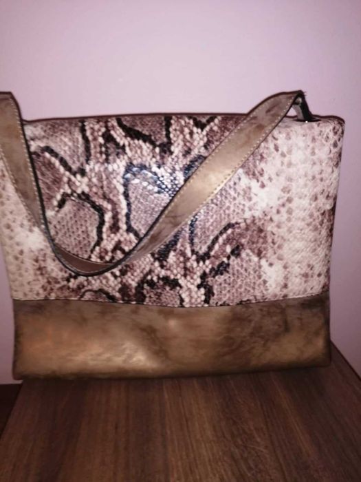 КРАСИВА чанта 2в1, бежово-златисто, с животински принт 30лв