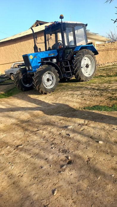 Traktor.82.1 sotiladi 680soat ishlagan Manzil Jizzax