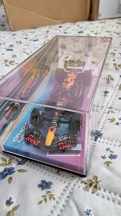 Red bull rb18 Max Verstappen winner Miami gp 2022 World champion minichamps F1 1:43