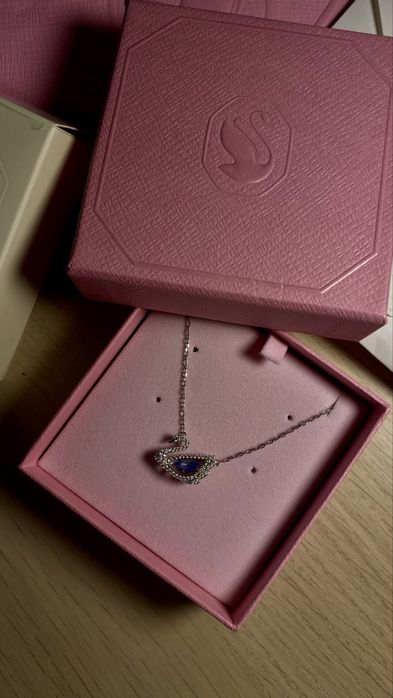 Swarovski swan colier