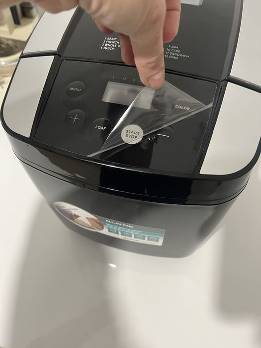 Masina de facut paine ( nici folia nu sa luat de pe ea)