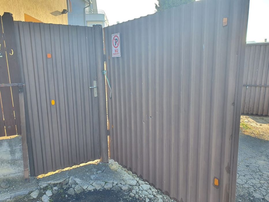 Tablă pentru porți