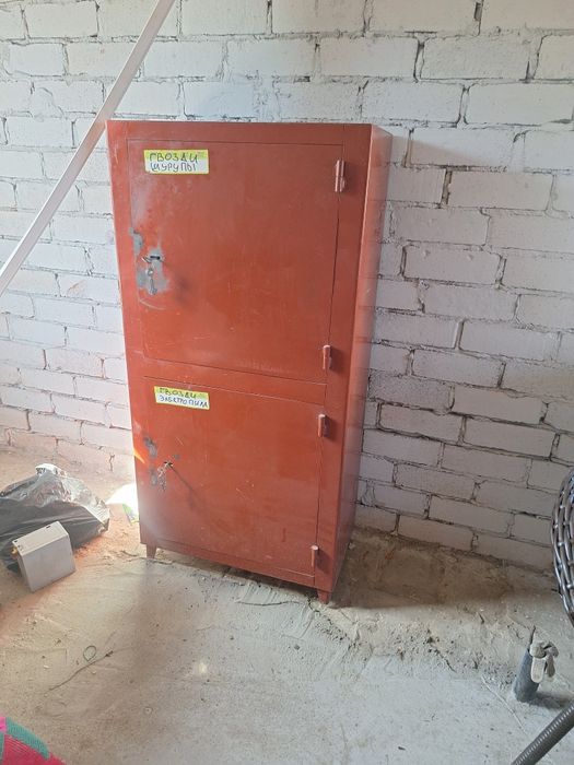 Продам сейф почти новый