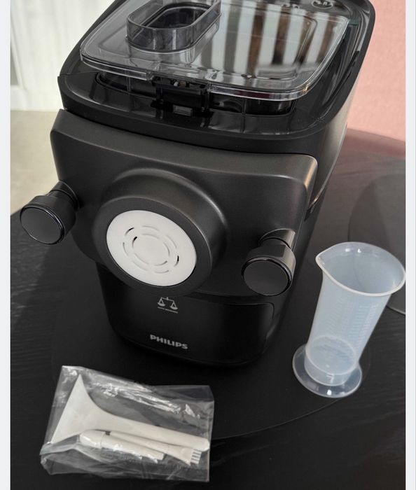 Philips Pasta Maker 7000 Series HR2660 - машина за паста, чисто нова