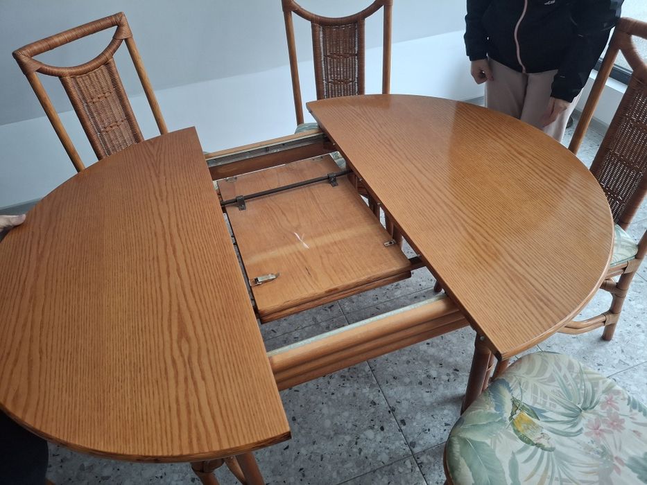 Vand masa noua 4 /6 scaune din ratan si lemn masiv