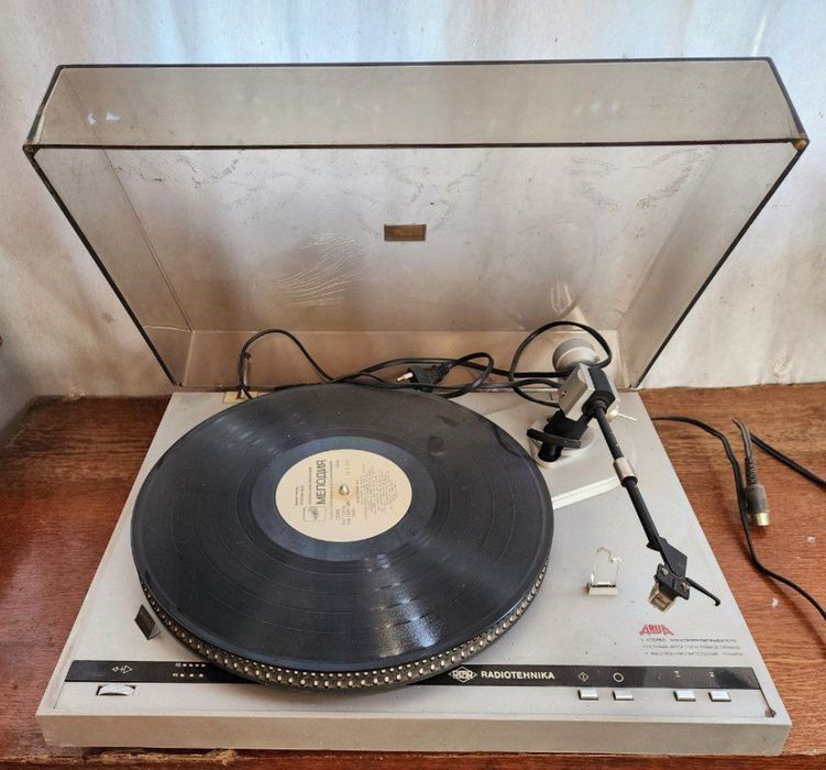 Электропроигрыватель Radiotehnika Ария-102.