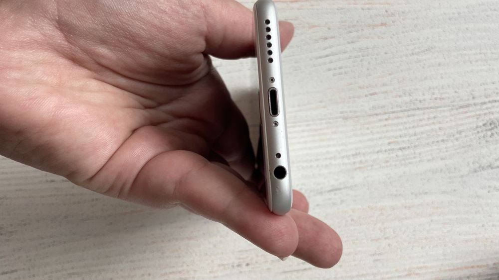 Продам Айфон 6s 16 гб