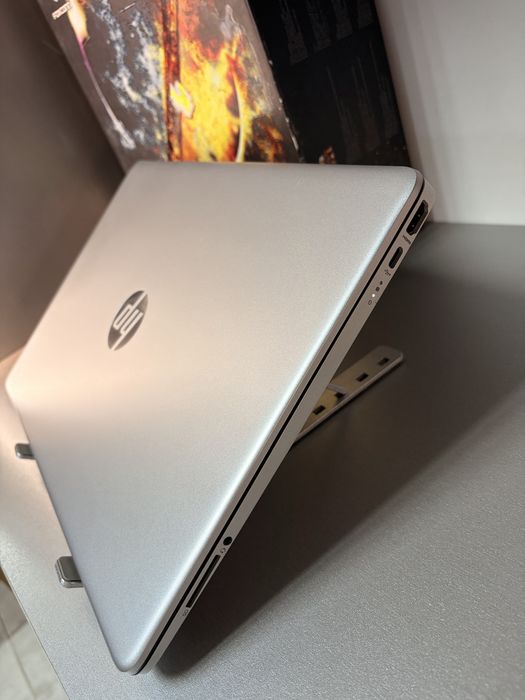 Офисный ноутбук HP 8/256