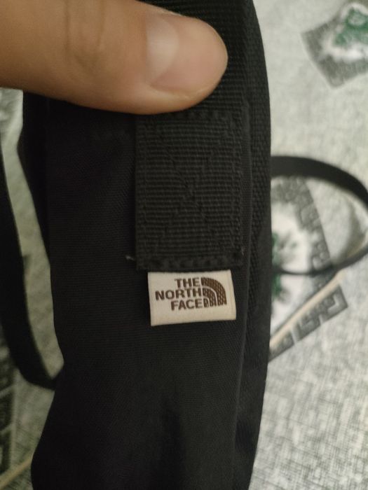 Продам барсетку The north face
