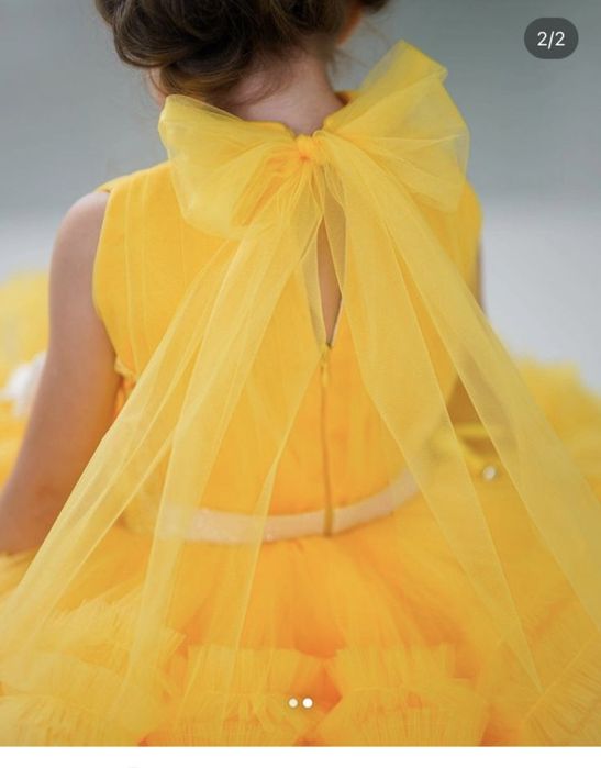 Нарядные платья и костюмы