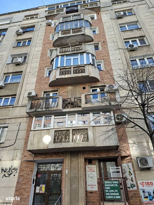 Vand apartament cu 3 camere, lift și confort sporit