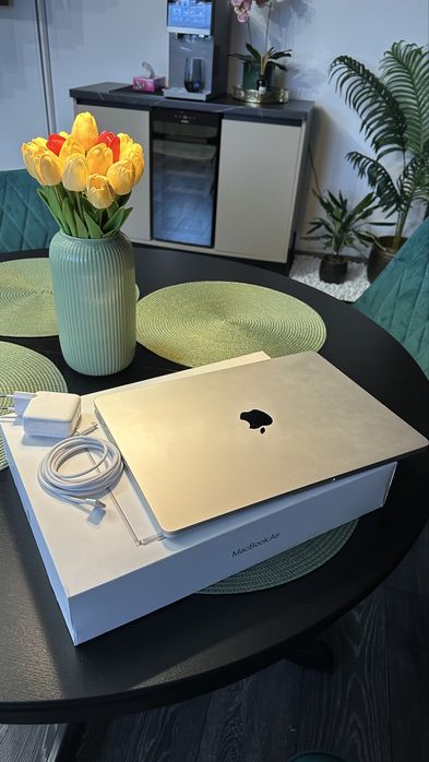 Apple Macbook air 15 baterie 100%