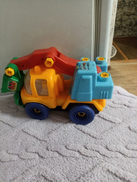 Машинка большая.