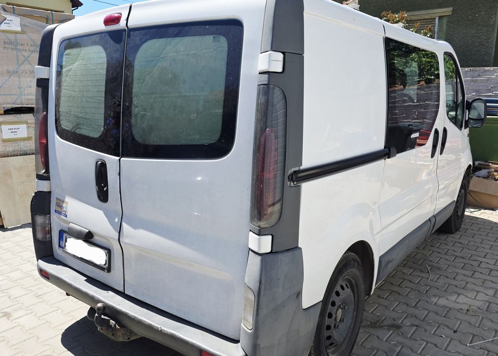 Renaul trafic(opel vivaro) mixt 5 locuri plus marfa