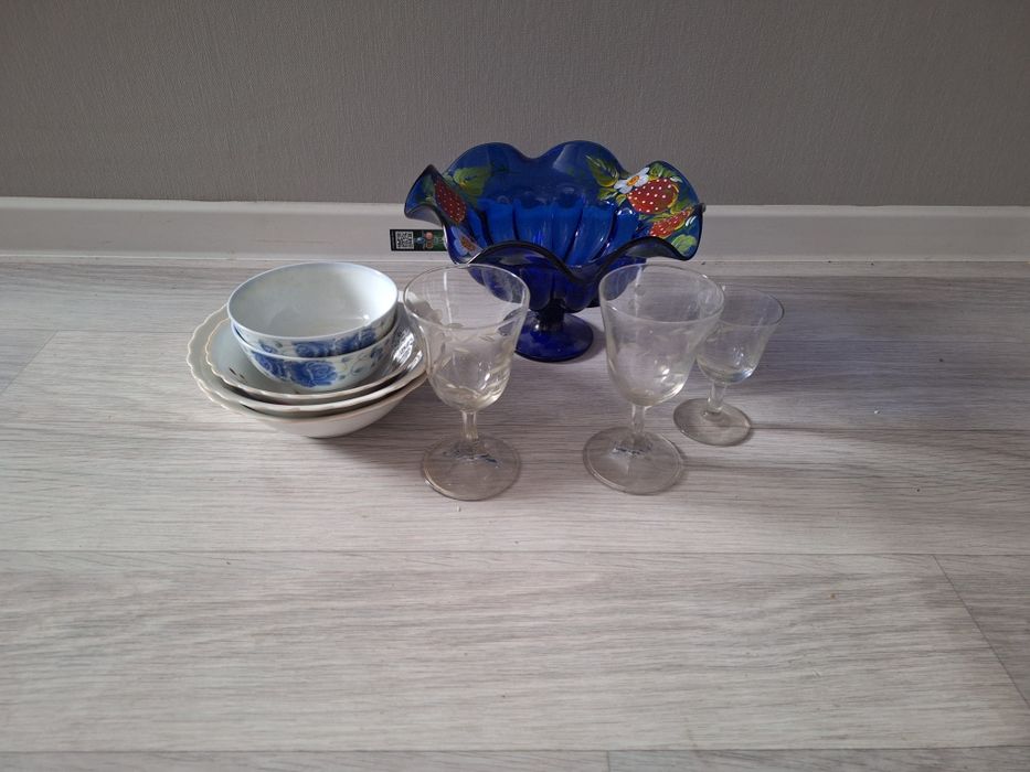 Продам тарелки и стаканы.