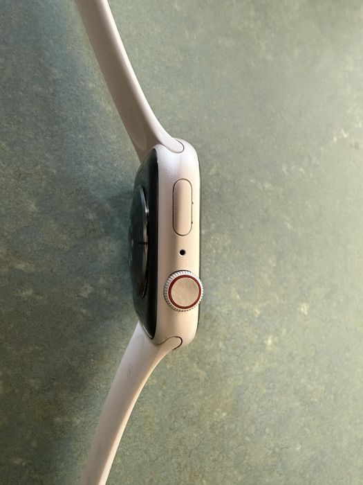 Apple Watch 8, 45 mm cellular starlight