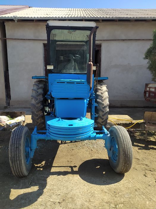 Tractor VA zatki sotiladi