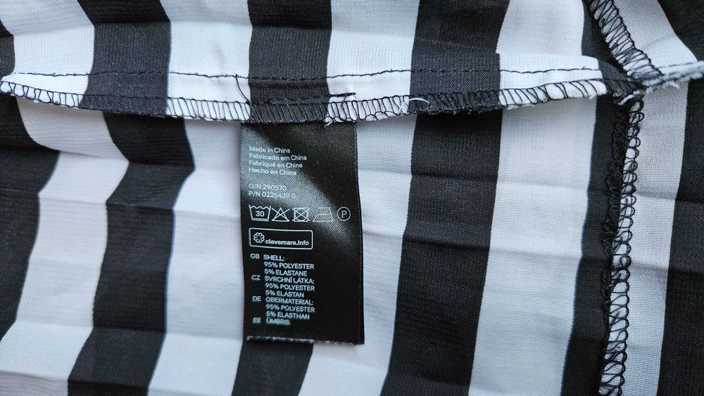 Къса пола H&M Divided размер 36 черно-бяла