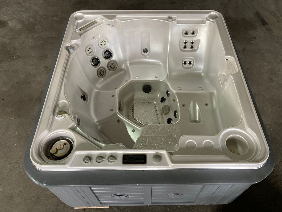 Канадско Джакузи перфектно състояние 3м гаранция с ново покривало