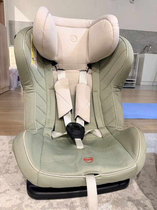 Автомобильное кресло