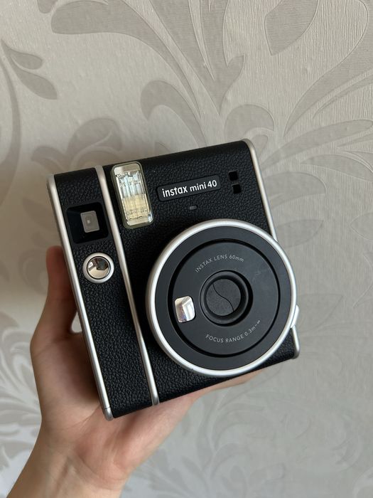 Продам Fujifilm Instax Mini 40 черный в иделаьном сосоянии
