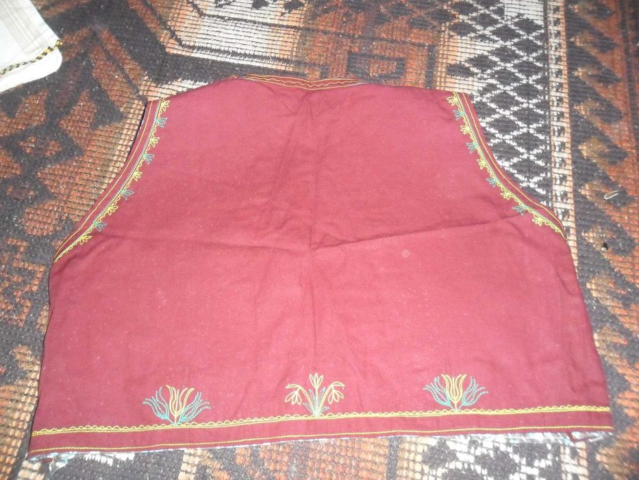 Елек бродиран на ръка/ антика