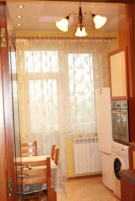 Дава се под наем Двустаен апартамент в София, Център - 80 кв.м за 373.83 € - Снимка #3