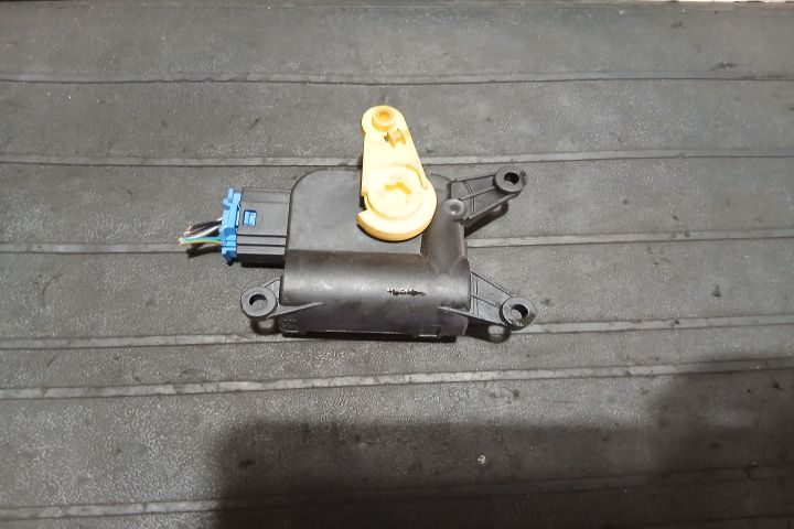 Motoras clapeta aeroterma stanga 0132801342 0132801342 Volkswagen VW