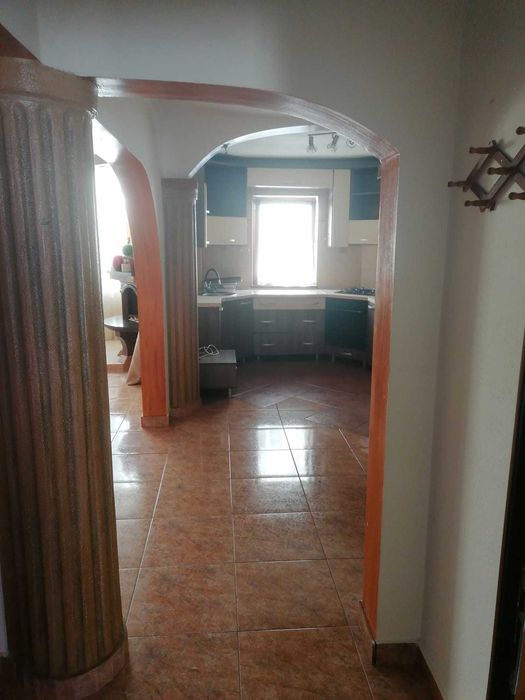 INCHIRIEZ apartament 4 camere in Onesti, partial mobilat