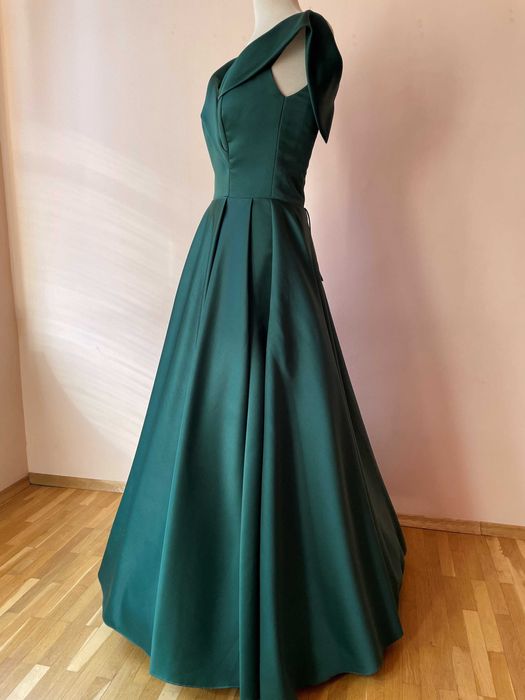 Бутикова бална рокля с опция за прибавяне на чанта