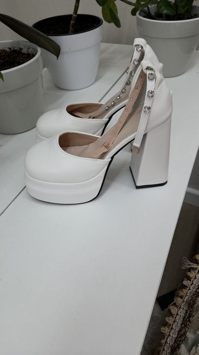 Продам новые туфли