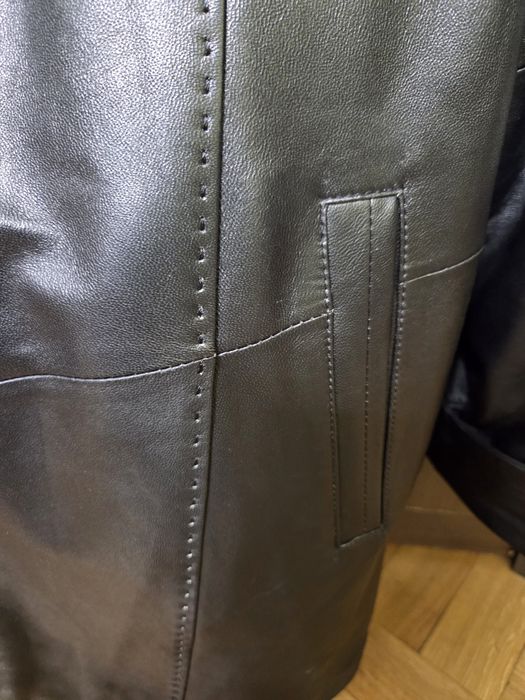 Vând haina de piele