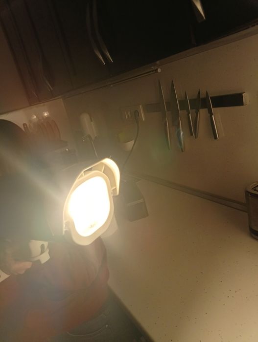 Прожектор, кожух за камера, може и външен монтаж.