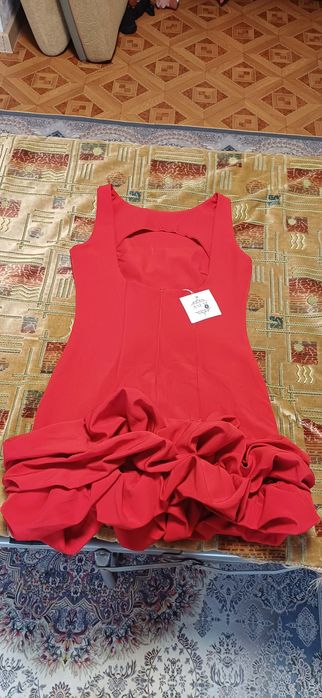 Продам  красное классное платье