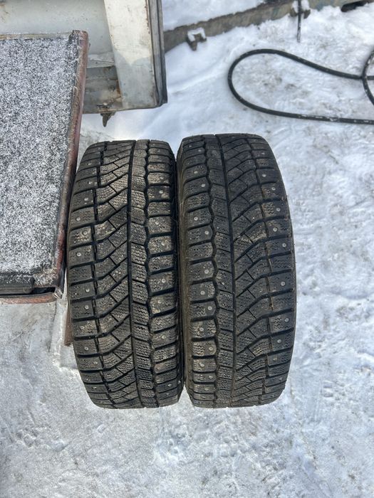 Зимние шипованные резины 2шт