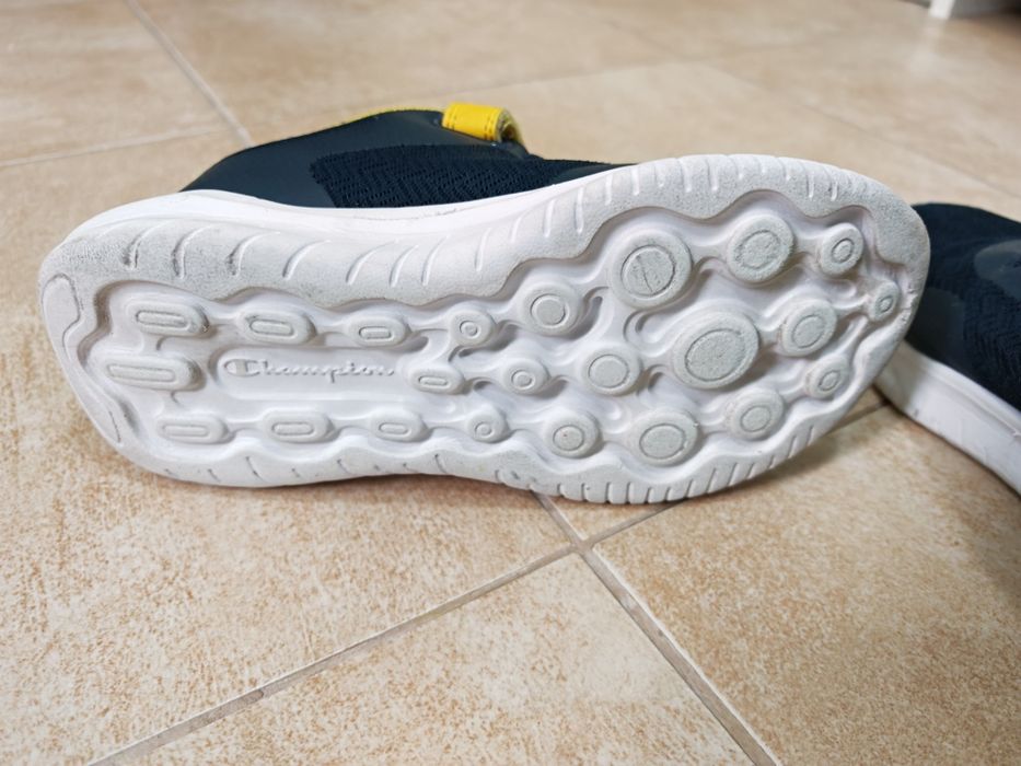 Adidași Champion 34