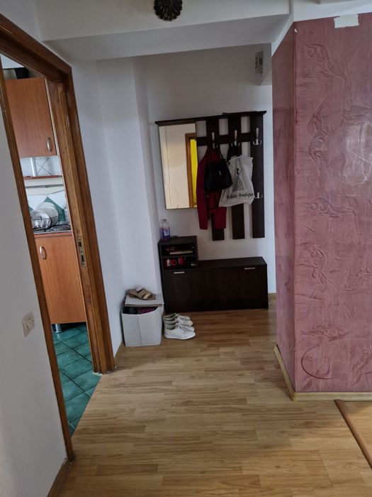 Vând apartament 2 camere.Centru.Rm .Vâlcea!