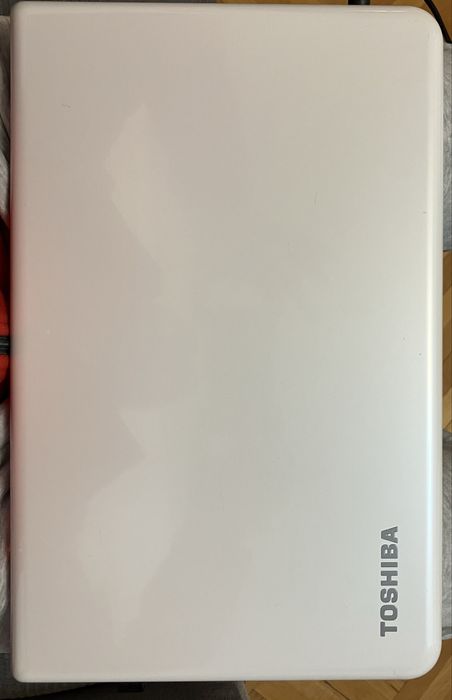 Laptop Toshiba Sattelite upgradat cu Ssd si RAM