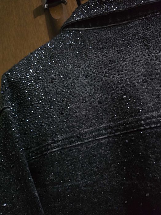 Дънково черно яке с камъни