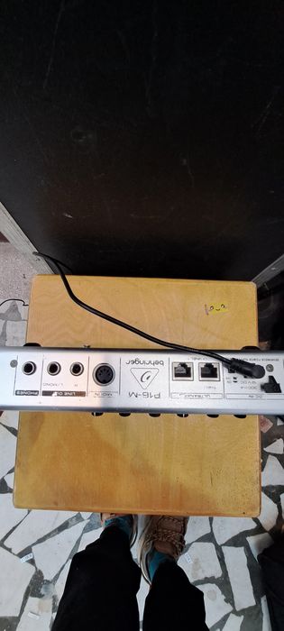 P16 M Behringer stare perfecta