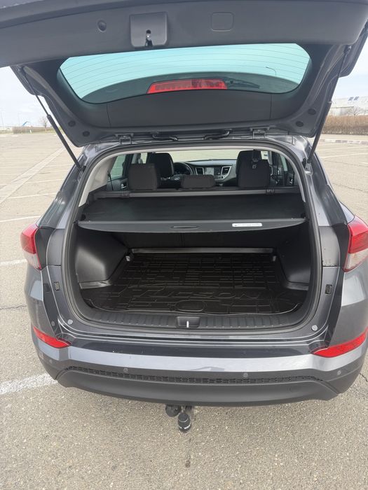 Hyundai / Tucson 1.7 CRDi Business 2WD