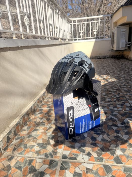 Каска за колело чисто нова