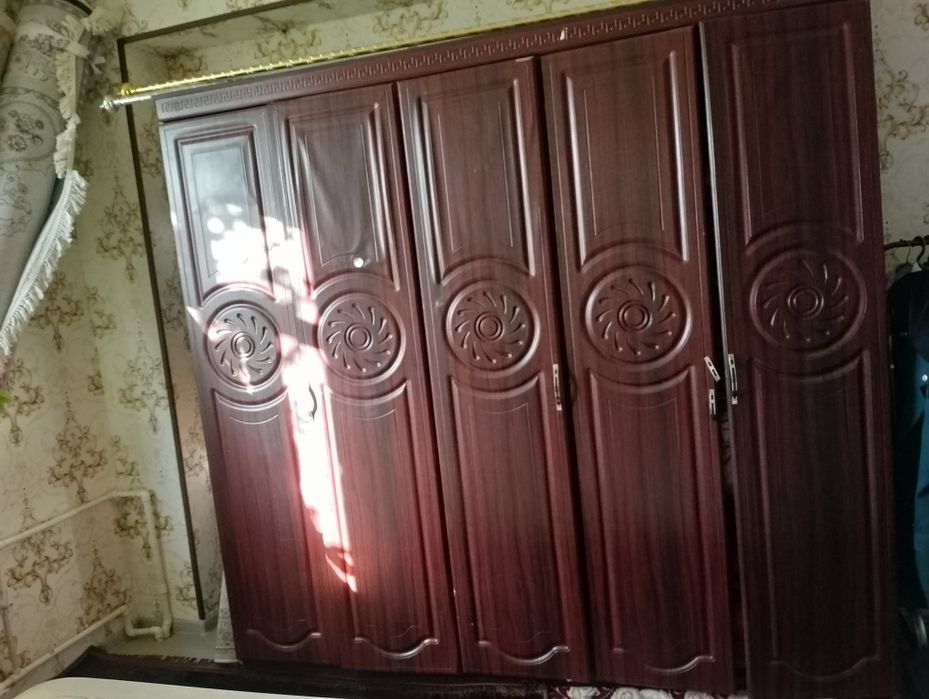 Eski shkaf va spalni srochno sotiladi