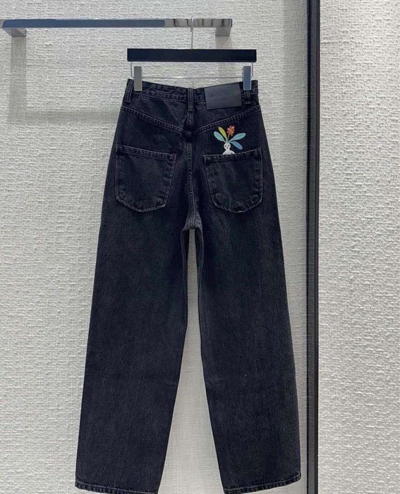 Дънки с бродирано лого