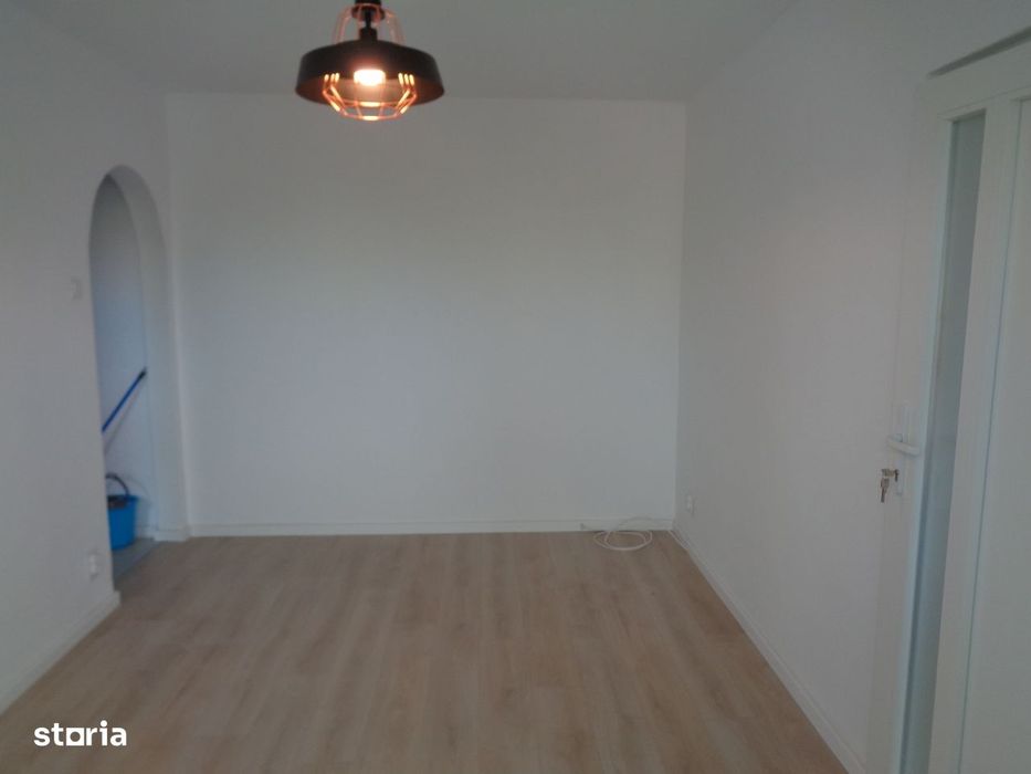 Apartament 2 camere renovat, termoteca ,baie cu geam, etaj 2 ,VLAICU — fotografia 2